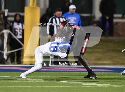 Thumbnail 2 in Port Arthur Memorial vs. Barbers Hill (UIL 5A D1 Region 3 Football Championship) photogallery.