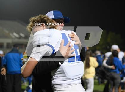 Thumbnail 3 in Port Arthur Memorial vs. Barbers Hill (UIL 5A D1 Region 3 Football Championship) photogallery.