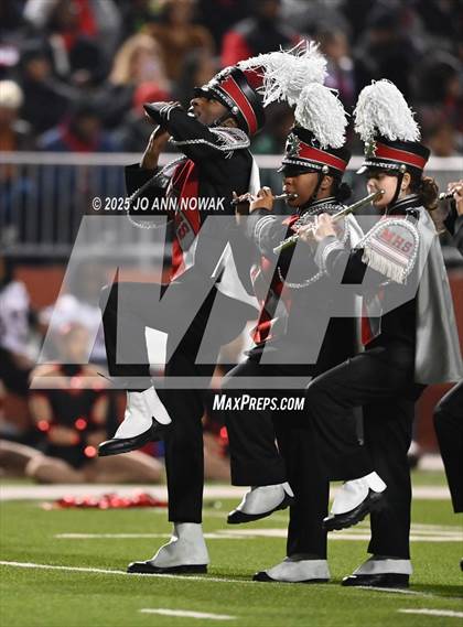 Thumbnail 1 in Port Arthur Memorial vs. Barbers Hill (UIL 5A D1 Region 3 Football Championship) photogallery.