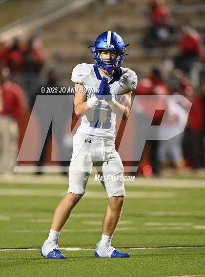 Thumbnail 2 in Port Arthur Memorial vs. Barbers Hill (UIL 5A D1 Region 3 Football Championship) photogallery.