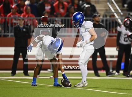 Thumbnail 3 in Port Arthur Memorial vs. Barbers Hill (UIL 5A D1 Region 3 Football Championship) photogallery.