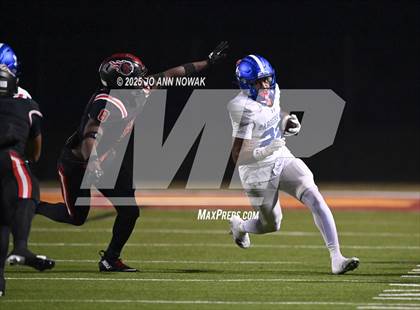 Thumbnail 2 in Port Arthur Memorial vs. Barbers Hill (UIL 5A D1 Region 3 Football Championship) photogallery.