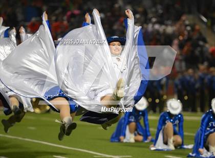 Thumbnail 2 in Port Arthur Memorial vs. Barbers Hill (UIL 5A D1 Region 3 Football Championship) photogallery.