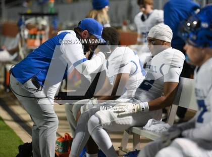 Thumbnail 2 in Port Arthur Memorial vs. Barbers Hill (UIL 5A D1 Region 3 Football Championship) photogallery.