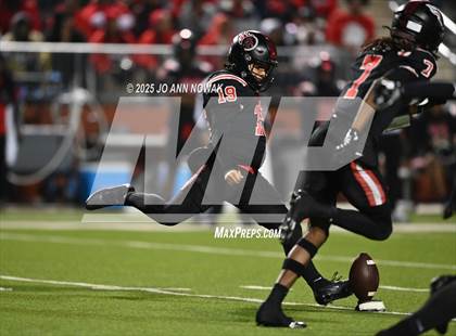Thumbnail 1 in Port Arthur Memorial vs. Barbers Hill (UIL 5A D1 Region 3 Football Championship) photogallery.