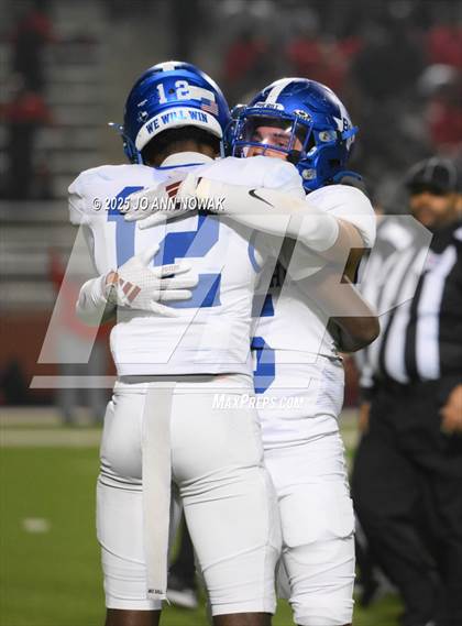 Thumbnail 3 in Port Arthur Memorial vs. Barbers Hill (UIL 5A D1 Region 3 Football Championship) photogallery.