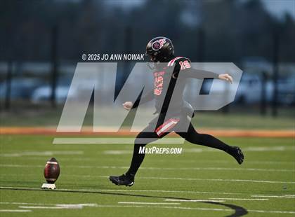 Thumbnail 2 in Port Arthur Memorial vs. Barbers Hill (UIL 5A D1 Region 3 Football Championship) photogallery.