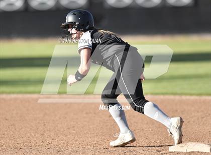 Thumbnail 1 in Millikan @ Canyon photogallery.