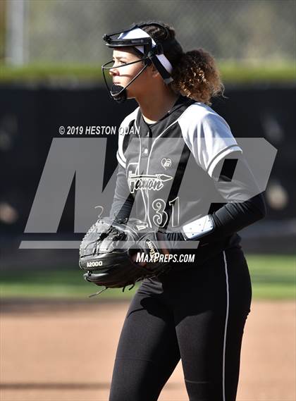 Thumbnail 2 in Millikan @ Canyon photogallery.