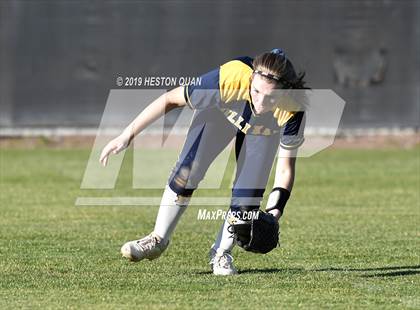 Thumbnail 1 in Millikan @ Canyon photogallery.