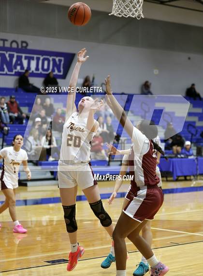 Thumbnail 3 in Highlands vs. Dripping Springs (Lobo Pack Attack Classic) photogallery.