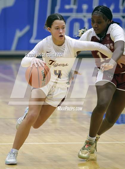Thumbnail 3 in Highlands vs. Dripping Springs (Lobo Pack Attack Classic) photogallery.