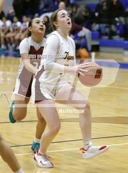 Thumbnail 2 in Highlands vs. Dripping Springs (Lobo Pack Attack Classic) photogallery.