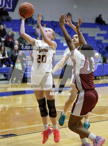 Thumbnail 2 in Highlands vs. Dripping Springs (Lobo Pack Attack Classic) photogallery.