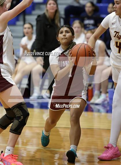 Thumbnail 2 in Highlands vs. Dripping Springs (Lobo Pack Attack Classic) photogallery.