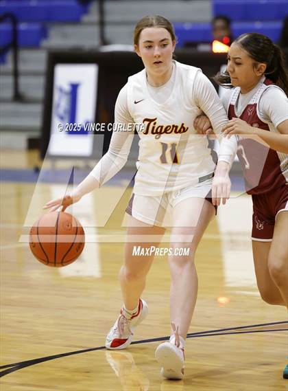 Thumbnail 1 in Highlands vs. Dripping Springs (Lobo Pack Attack Classic) photogallery.