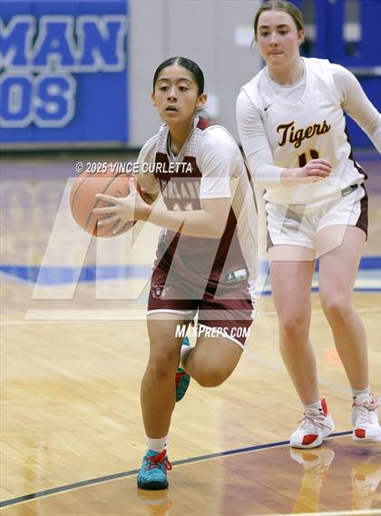 Thumbnail 2 in Highlands vs. Dripping Springs (Lobo Pack Attack Classic) photogallery.