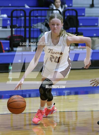Thumbnail 2 in Highlands vs. Dripping Springs (Lobo Pack Attack Classic) photogallery.