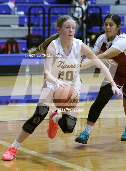 Thumbnail 2 in Highlands vs. Dripping Springs (Lobo Pack Attack Classic) photogallery.