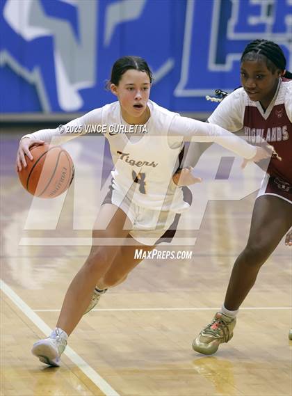 Thumbnail 2 in Highlands vs. Dripping Springs (Lobo Pack Attack Classic) photogallery.