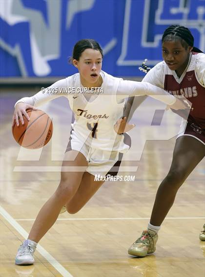 Thumbnail 3 in Highlands vs. Dripping Springs (Lobo Pack Attack Classic) photogallery.