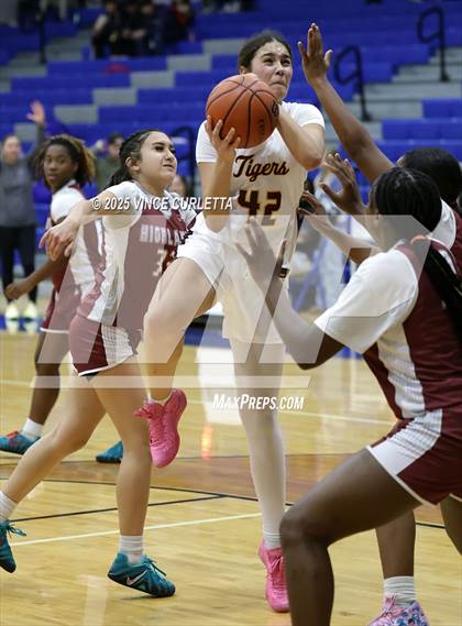 Thumbnail 1 in Highlands vs. Dripping Springs (Lobo Pack Attack Classic) photogallery.