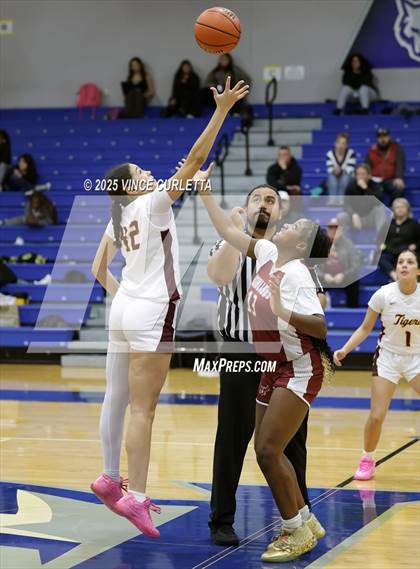 Thumbnail 3 in Highlands vs. Dripping Springs (Lobo Pack Attack Classic) photogallery.
