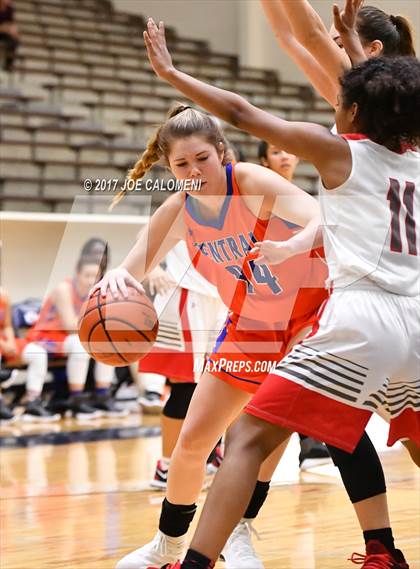 Thumbnail 2 in San Angelo Central vs Lee [Robert E.] (SAISD Invitational) photogallery.