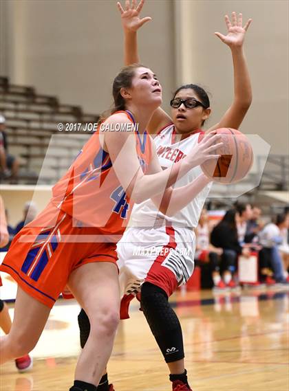 Thumbnail 2 in San Angelo Central vs Lee [Robert E.] (SAISD Invitational) photogallery.