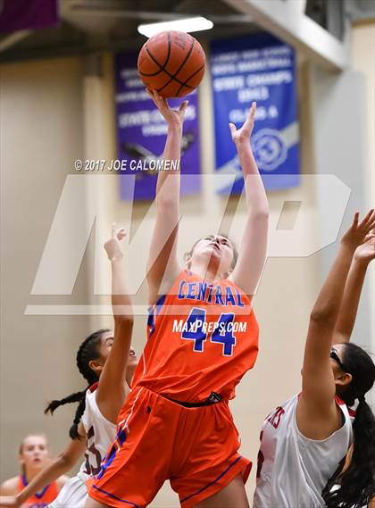 Thumbnail 2 in San Angelo Central vs Lee [Robert E.] (SAISD Invitational) photogallery.