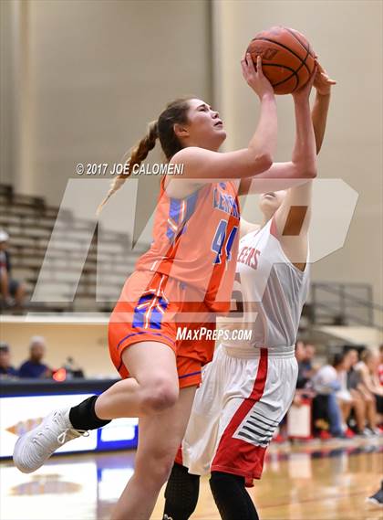 Thumbnail 1 in San Angelo Central vs Lee [Robert E.] (SAISD Invitational) photogallery.