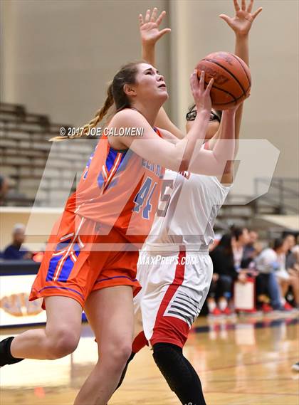 Thumbnail 3 in San Angelo Central vs Lee [Robert E.] (SAISD Invitational) photogallery.