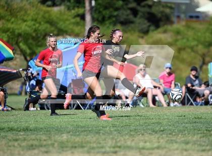 Thumbnail 3 in Capistrano Valley vs. San Clemente (Summer League) photogallery.