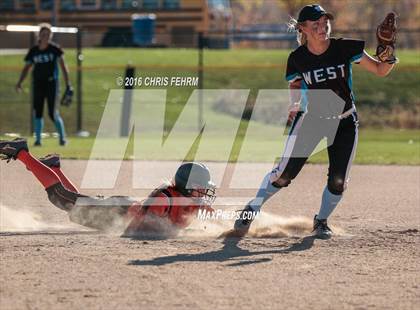 Thumbnail 3 in Pueblo West vs. Erie (CHSAA 4A Quarterfinal) photogallery.