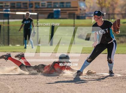 Thumbnail 2 in Pueblo West vs. Erie (CHSAA 4A Quarterfinal) photogallery.