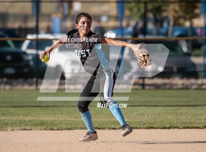 Thumbnail 3 in Pueblo West vs. Erie (CHSAA 4A Quarterfinal) photogallery.