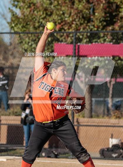 Thumbnail 2 in Pueblo West vs. Erie (CHSAA 4A Quarterfinal) photogallery.