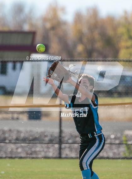 Thumbnail 3 in Pueblo West vs. Erie (CHSAA 4A Quarterfinal) photogallery.