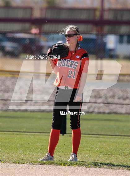 Thumbnail 2 in Pueblo West vs. Erie (CHSAA 4A Quarterfinal) photogallery.