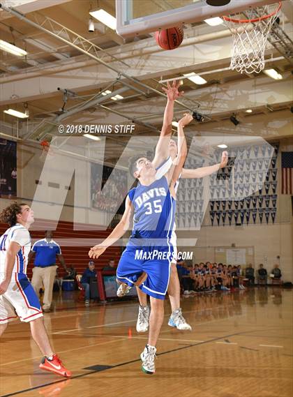 Thumbnail 2 in Christian Brothers vs. Davis (Jesuit JV Tournament) photogallery.