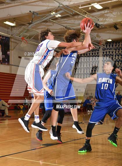 Thumbnail 3 in Christian Brothers vs. Davis (Jesuit JV Tournament) photogallery.