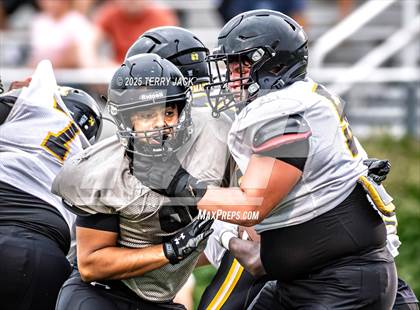 Thumbnail 3 in Hendersonville vs. Mount Juliet (Mount Juliet Scrimmage) photogallery.
