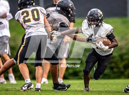 Thumbnail 3 in Hendersonville vs. Mount Juliet (Mount Juliet Scrimmage) photogallery.