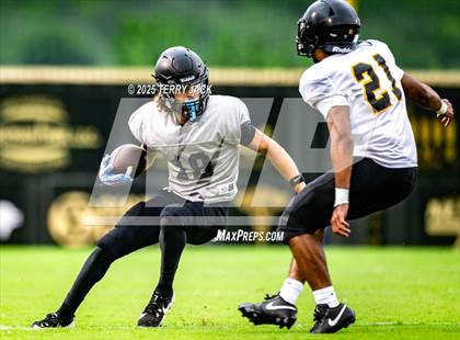 Thumbnail 2 in Hendersonville vs. Mount Juliet (Mount Juliet Scrimmage) photogallery.