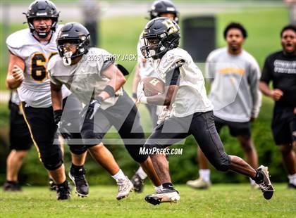 Thumbnail 1 in Hendersonville vs. Mount Juliet (Mount Juliet Scrimmage) photogallery.