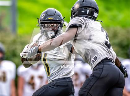 Thumbnail 3 in Hendersonville vs. Mount Juliet (Mount Juliet Scrimmage) photogallery.