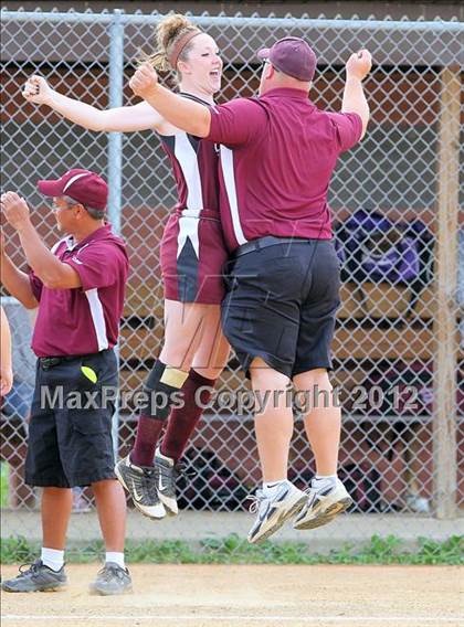 Thumbnail 2 in Redbank Valley vs Cranberry Area (PIAA District IX Final) photogallery.