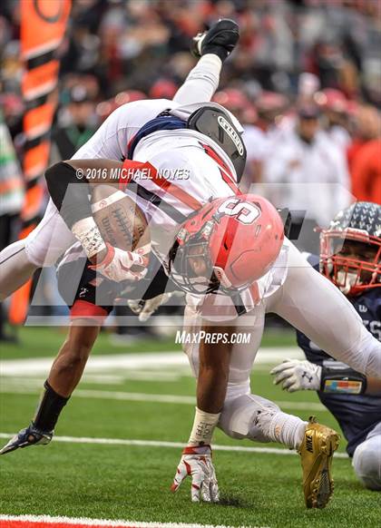 Thumbnail 2 in Steubenville vs. Bishop Hartley (OHSAA Division IV Final)  photogallery.