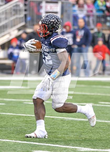 Thumbnail 2 in Steubenville vs. Bishop Hartley (OHSAA Division IV Final)  photogallery.