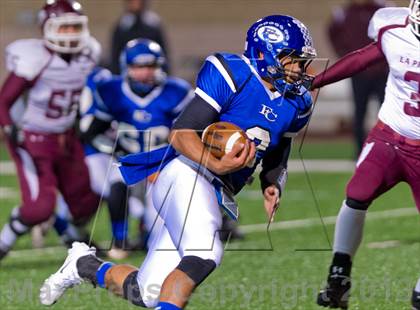 Thumbnail 3 in La Pryor vs. Falls City (UIL A1 D2 Quarterfinal playoffs) photogallery.
